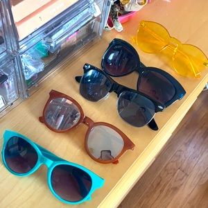 Lot of 5 sunglasses